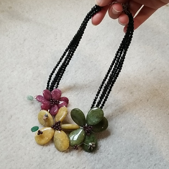 Glamorous Hand wired stone necklace - Picture 2 of 2